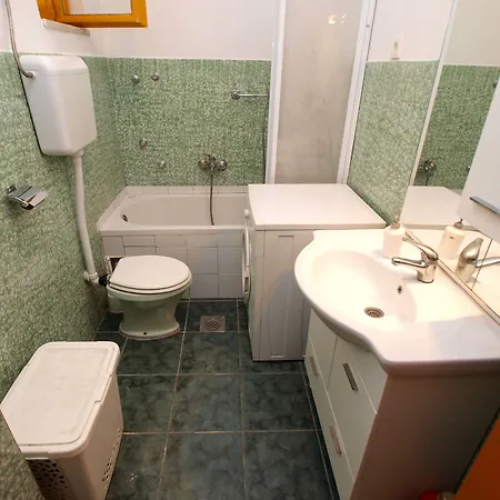 Nela 1383 * Póla